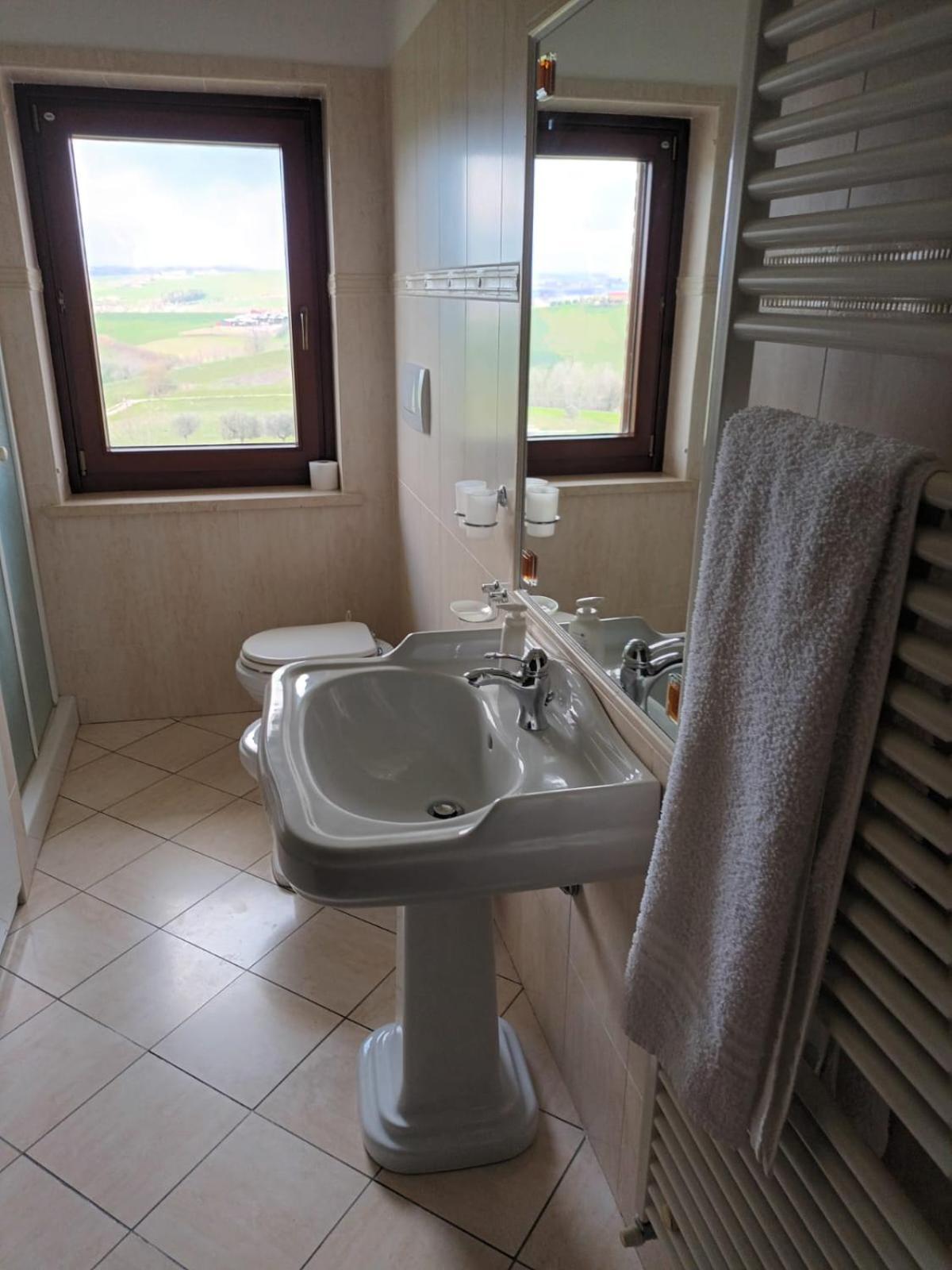 Casa Di Campagna Villa De Luca Bellante Bagian luar foto